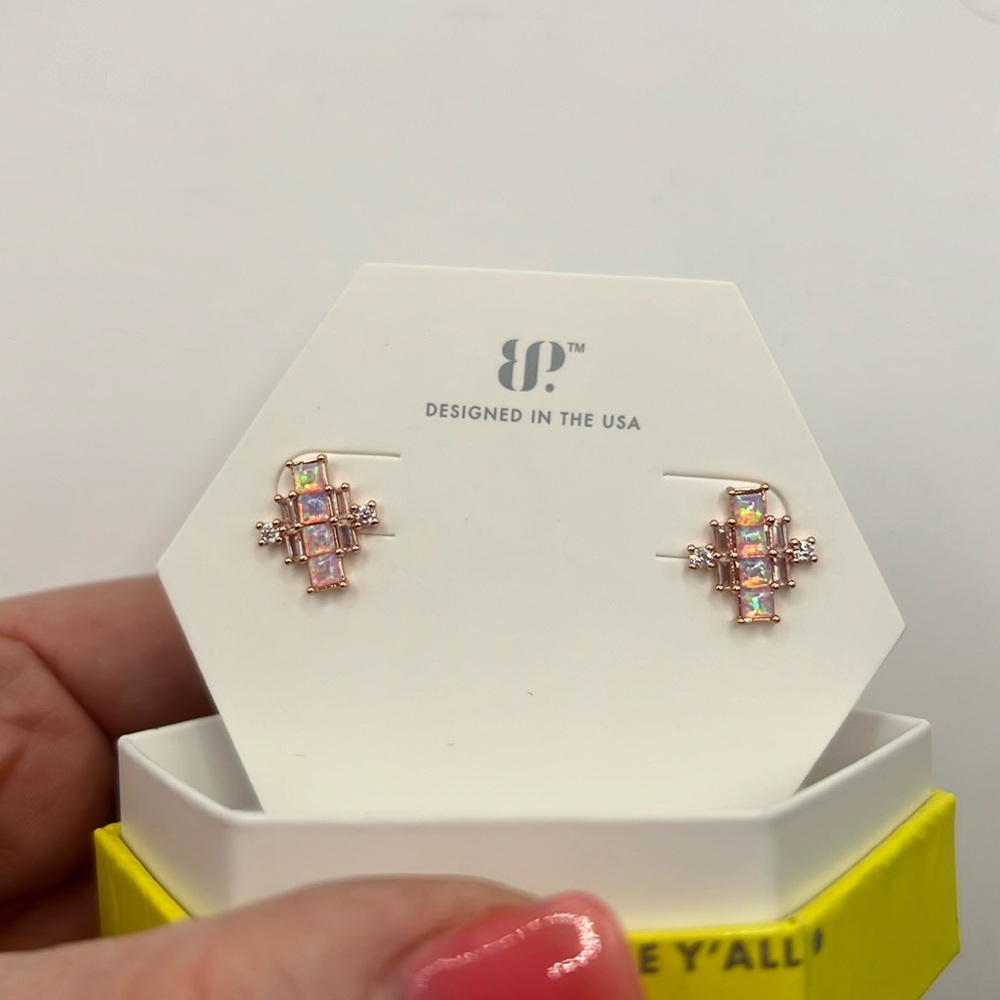 NWT- peach fire opal